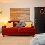 Stag & Hen Retreat - Walk To Nightlife - Sleeps 16
