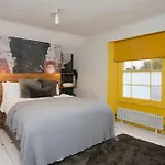 Будинок відпочинку Stag & Hen Retreat - Walk To Nightlife - Sleeps 16 *