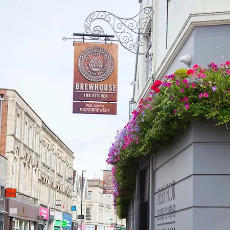 Holiday home Stag & Hen Retreat - Walk To Nightlife - Sleeps 16 Bristol