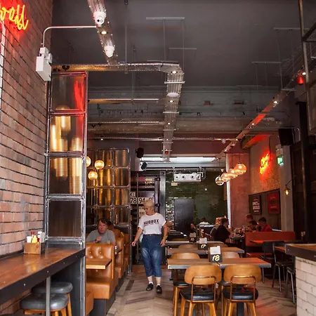 펜션 Milestone Celebration House! Sleeps 16 Max 3 Bathrooms Walk To Nightlife Weekends Only