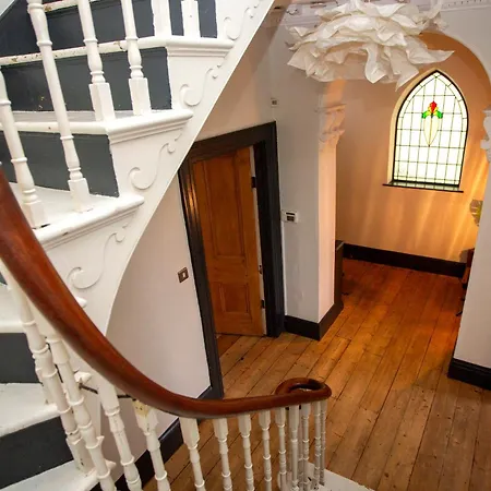 펜션 Milestone Celebration House! Sleeps 16 Max 3 Bathrooms Walk To Nightlife Weekends Only