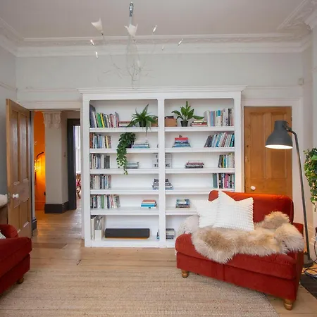 Holiday home Stag & Hen Retreat - Walk To Nightlife - Sleeps 16 Bristol