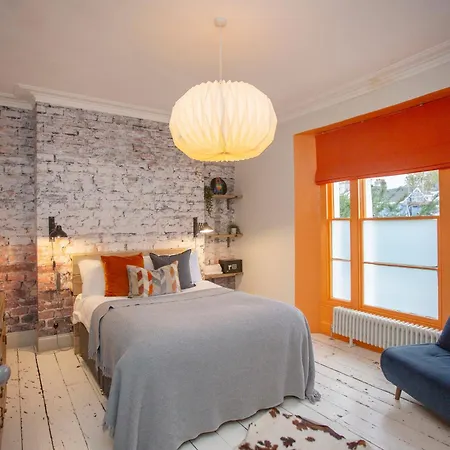 펜션 Milestone Celebration House! Sleeps 16 Max 3 Bathrooms Walk To Nightlife Weekends Only