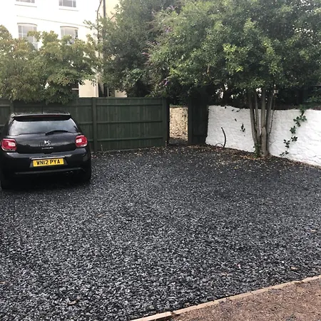 Milestone Celebration House! Sleeps 16 Max 3 Bathrooms Walk To Nightlife Weekends Only