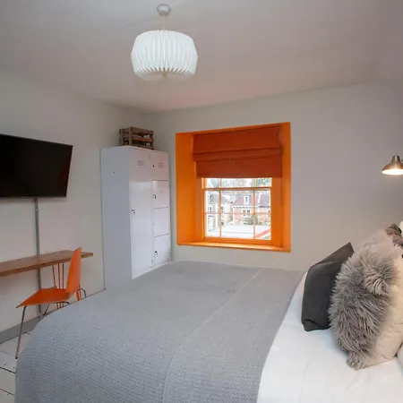 Stag & Hen Retreat - Walk To Nightlife - Sleeps 16 Bristol