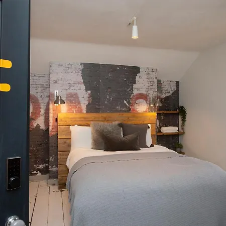 Stag & Hen Retreat - Walk To Nightlife - Sleeps 16 Бристоль