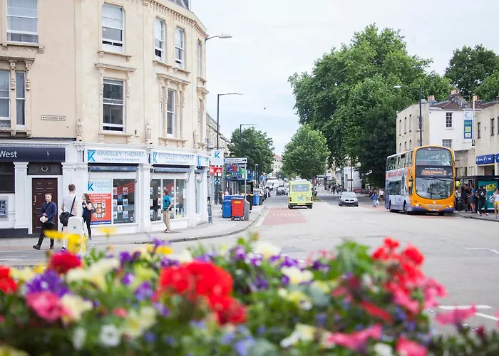 Holiday home Stag & Hen Retreat - Walk To Nightlife - Sleeps 16 Bristol