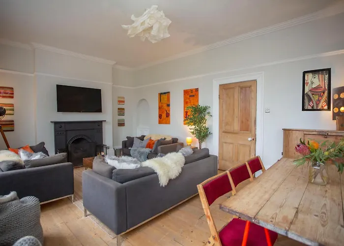 Stag & Hen Retreat - Walk To Nightlife - Sleeps 16 Bristol