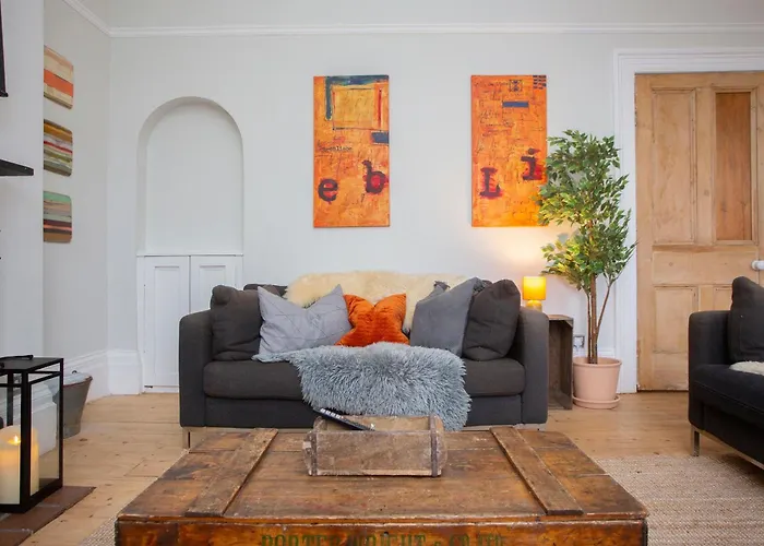 Holiday home Stag & Hen Retreat - Walk To Nightlife - Sleeps 16