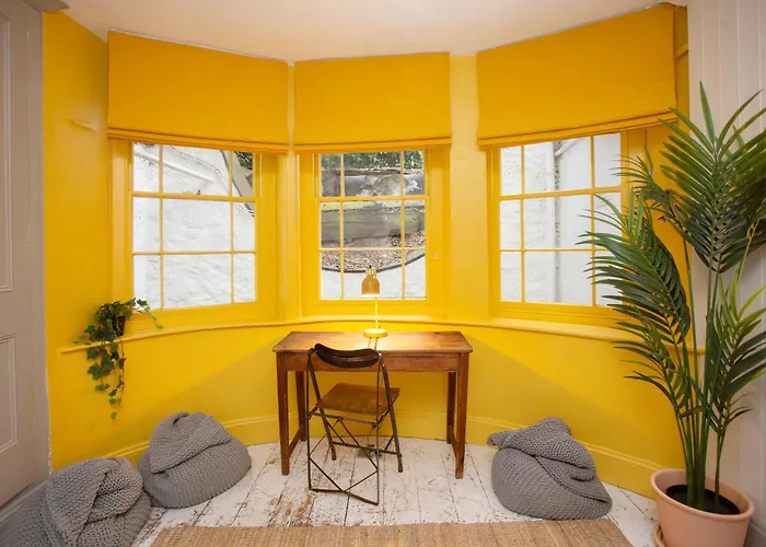 Stag & Hen Retreat - Walk To Nightlife - Sleeps 16 Holiday home Bristol