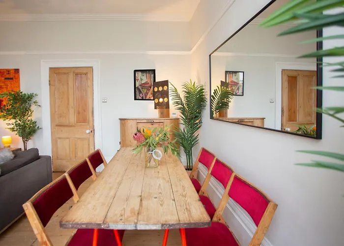 Holiday home Stag & Hen Retreat - Walk To Nightlife - Sleeps 16 Bristol