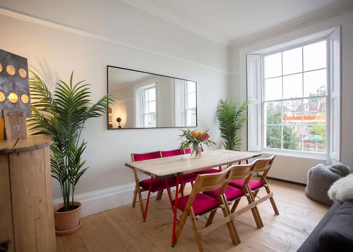 Stag & Hen Retreat - Walk To Nightlife - Sleeps 16 Bristol