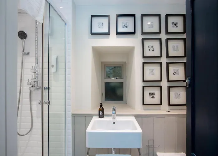 Stag & Hen Retreat - Walk To Nightlife - Sleeps 16 * Bristol