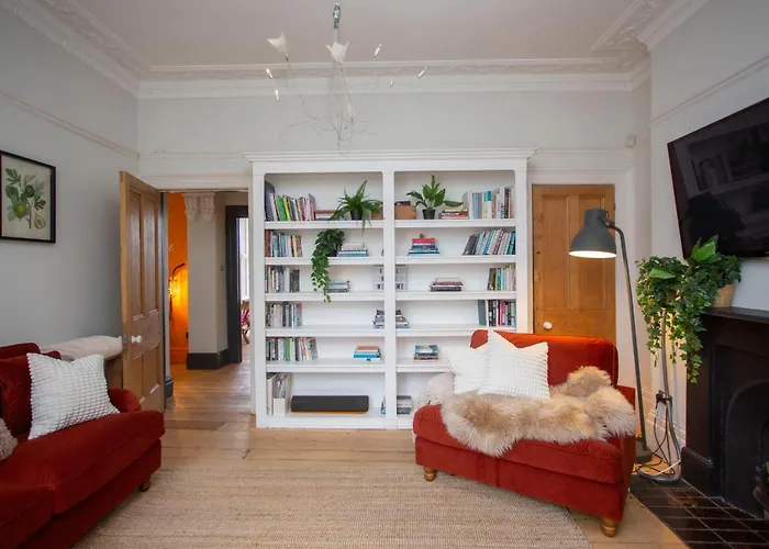 Holiday home Stag & Hen Retreat - Walk To Nightlife - Sleeps 16 Bristol