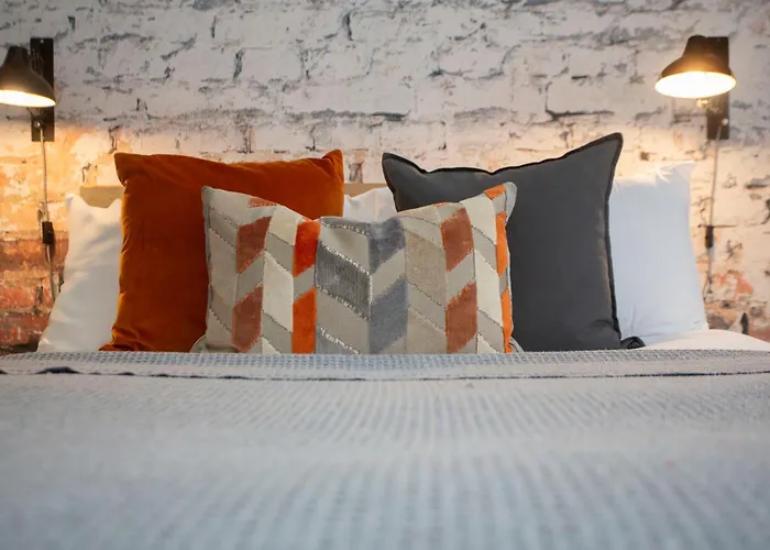 Stag & Hen Retreat - Walk To Nightlife - Sleeps 16 Holiday home Bristol