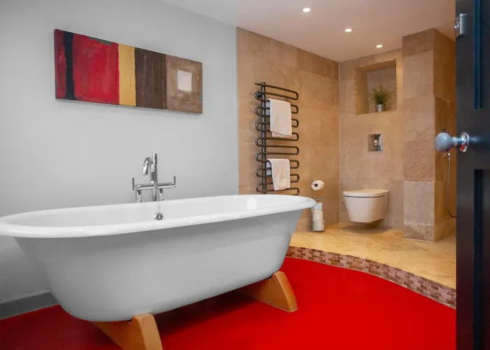 Stag & Hen Retreat - Walk To Nightlife - Sleeps 16 Holiday home Bristol