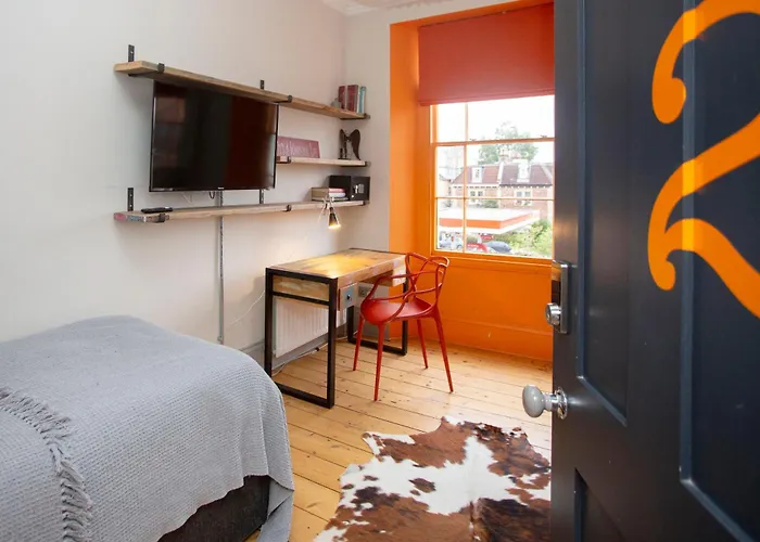 Stag & Hen Retreat - Walk To Nightlife - Sleeps 16 *