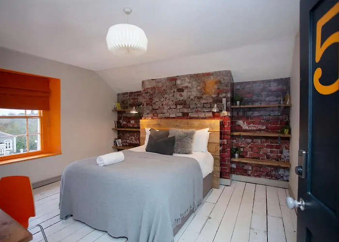 Holiday home Stag & Hen Retreat - Walk To Nightlife - Sleeps 16 Bristol