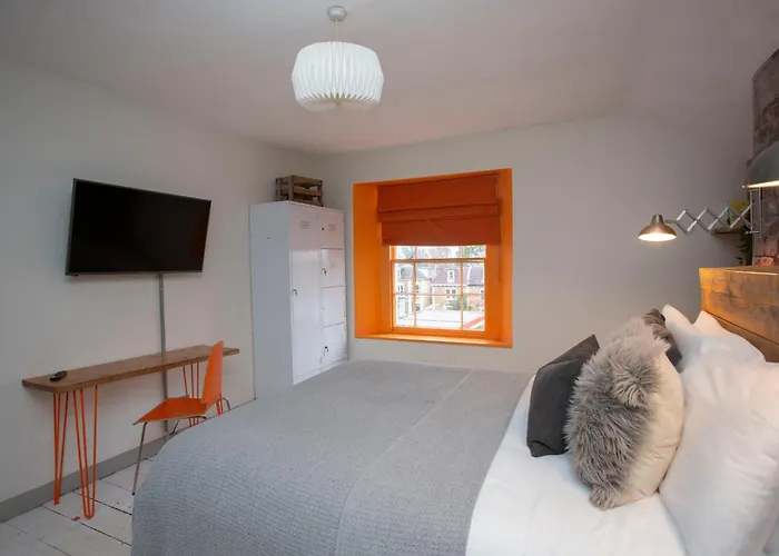 Stag & Hen Retreat - Walk To Nightlife - Sleeps 16 Бристоль