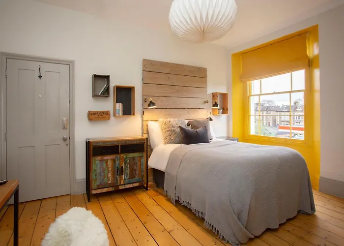 Stag & Hen Retreat - Walk To Nightlife - Sleeps 16 Holiday home