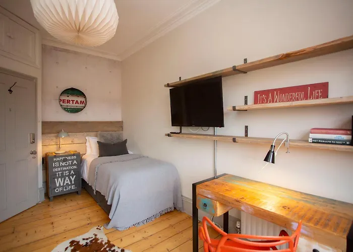 Holiday home Stag & Hen Retreat - Walk To Nightlife - Sleeps 16 *