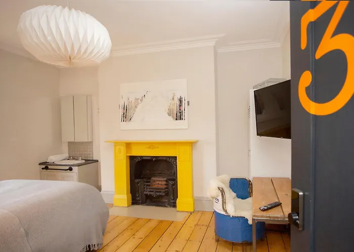 Stag & Hen Retreat - Walk To Nightlife - Sleeps 16 *