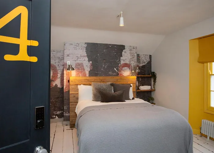 Stag & Hen Retreat - Walk To Nightlife - Sleeps 16 Бристоль