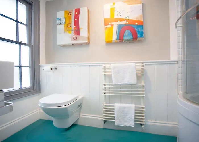 Stag & Hen Retreat - Walk To Nightlife - Sleeps 16 Holiday home