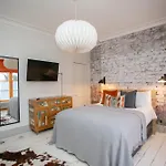 Stag & Hen Retreat - Walk To Nightlife - Sleeps 16