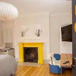 Stag & Hen Retreat - Walk To Nightlife - Sleeps 16 *