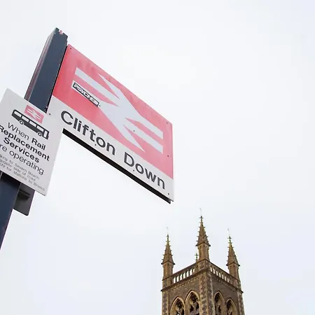 Сasa de vacaciones Milestone Celebration House! Sleeps 16 Max 3 Bathrooms Walk To Nightlife Weekends Only Bristol