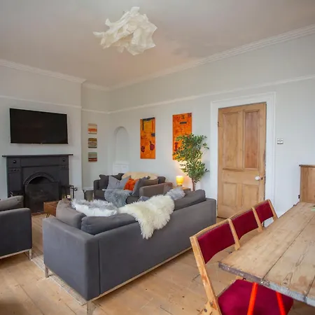 Stag & Hen Retreat - Walk To Nightlife - Sleeps 16 Bristol
