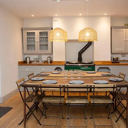 Stag & Hen Retreat - Walk To Nightlife - Sleeps 16 Hébergement de vacances Bristol